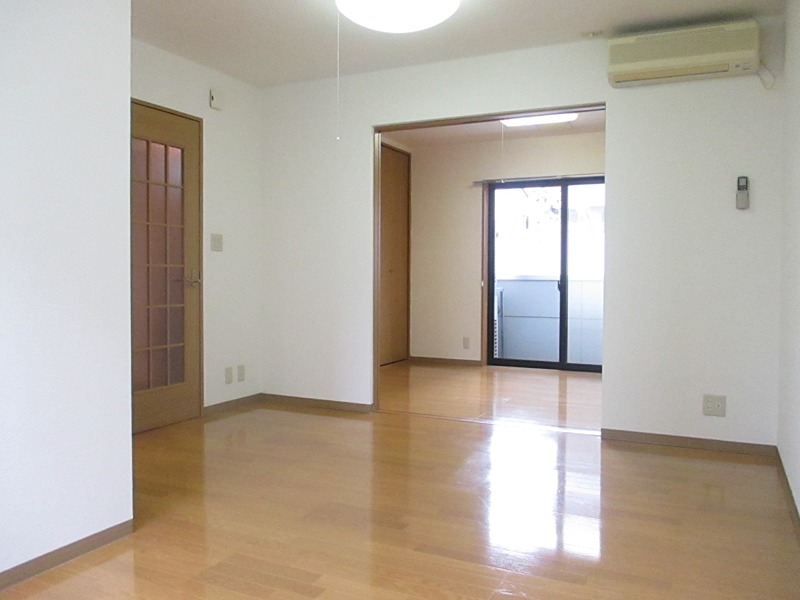建山ビル リビング