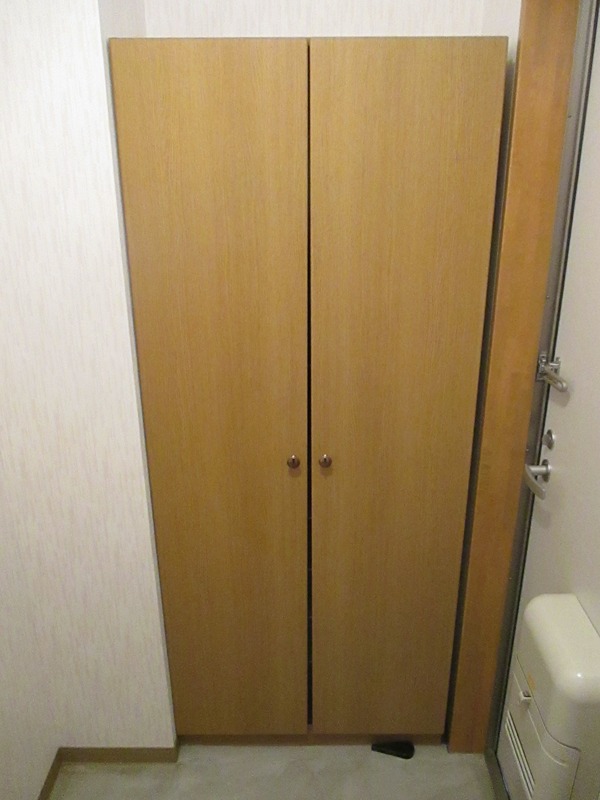 建山ビル 玄関