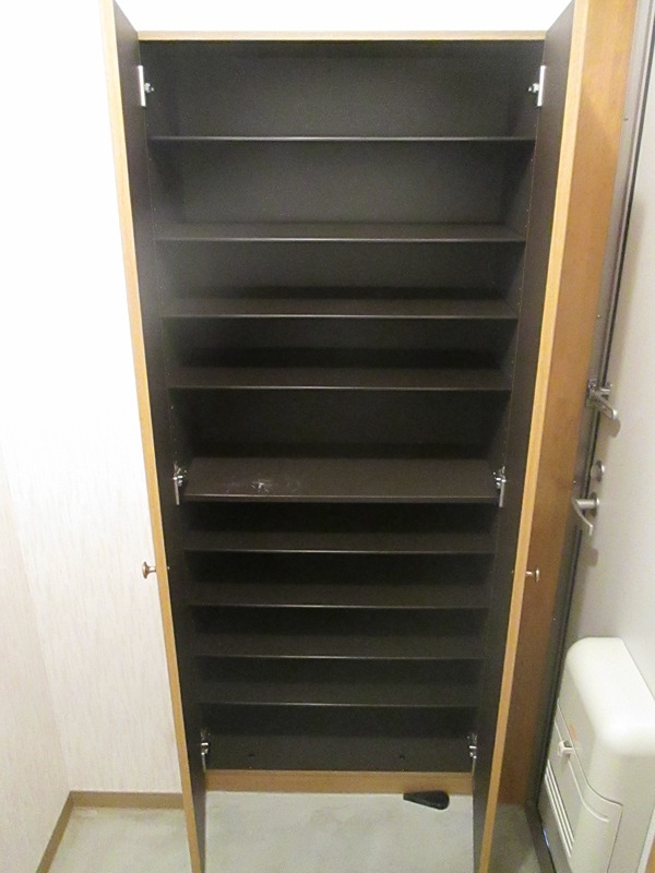 建山ビル 玄関