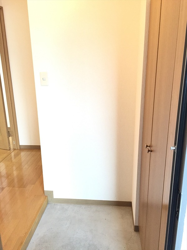 建山ビル 玄関
