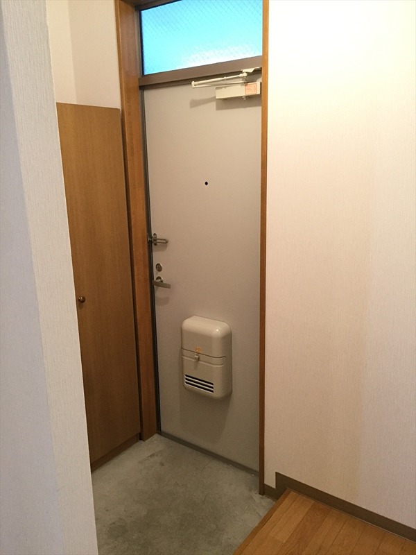建山ビル 玄関