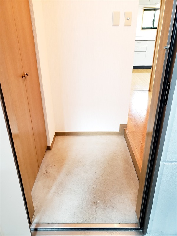 建山ビル 玄関