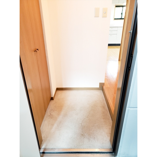 建山ビル 玄関