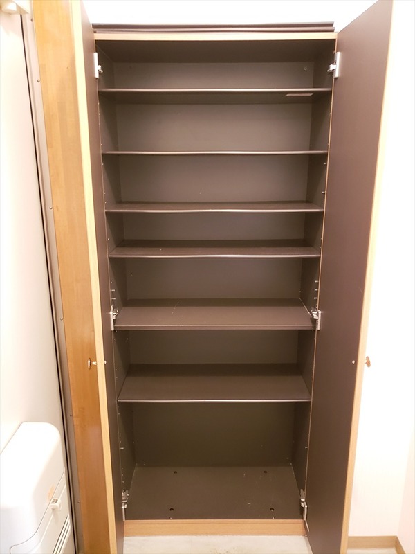 建山ビル 玄関