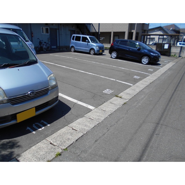 エステート城東 駐車場