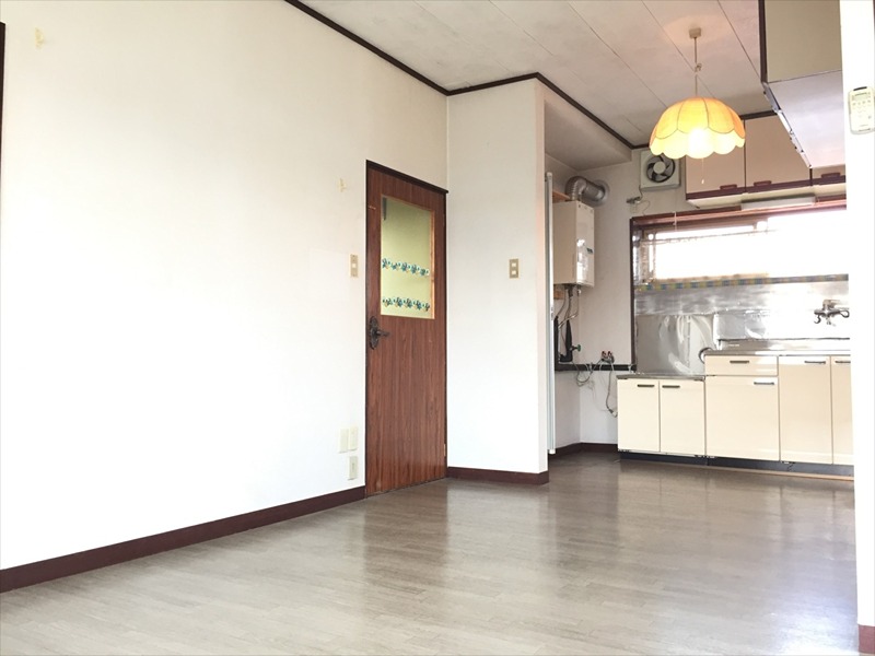 富田町朝田店舗 リビング