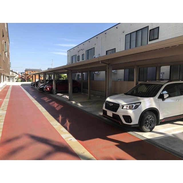 ロイヤルコーポソフィア 駐車場
