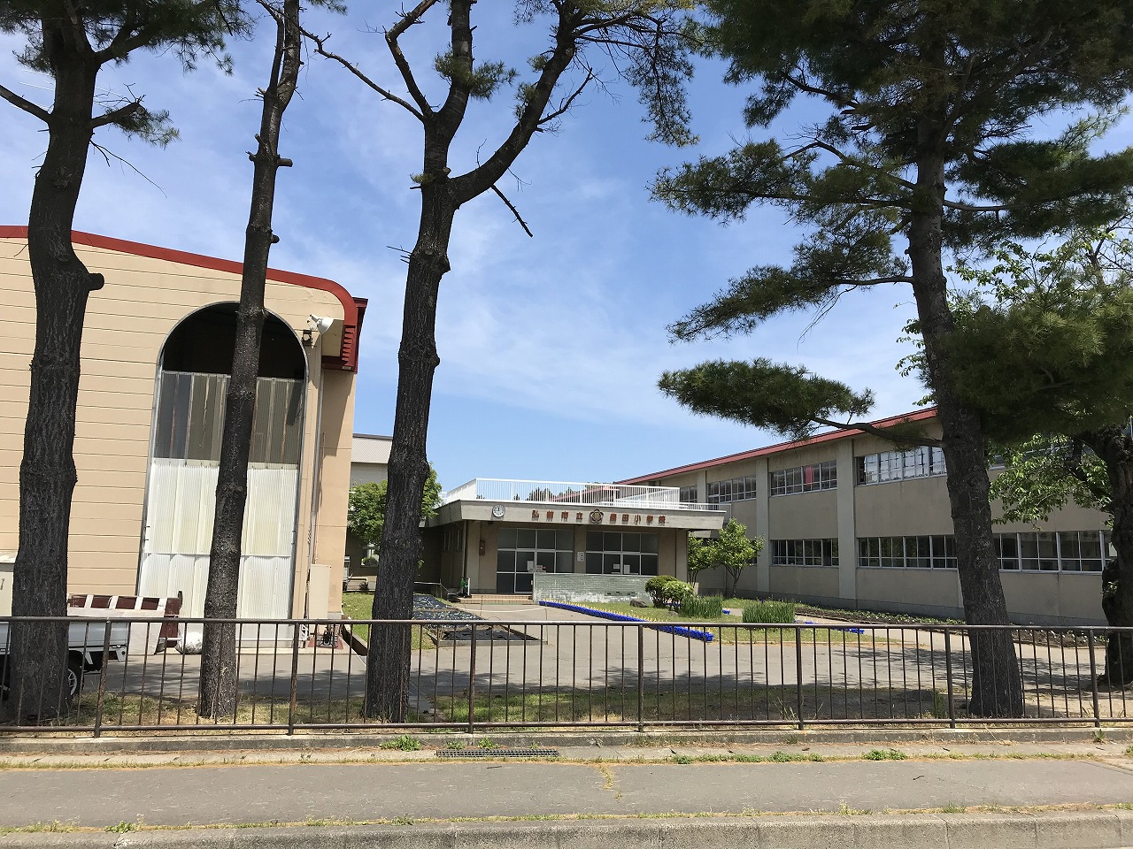小比内４丁目住居兼店舗 小学校