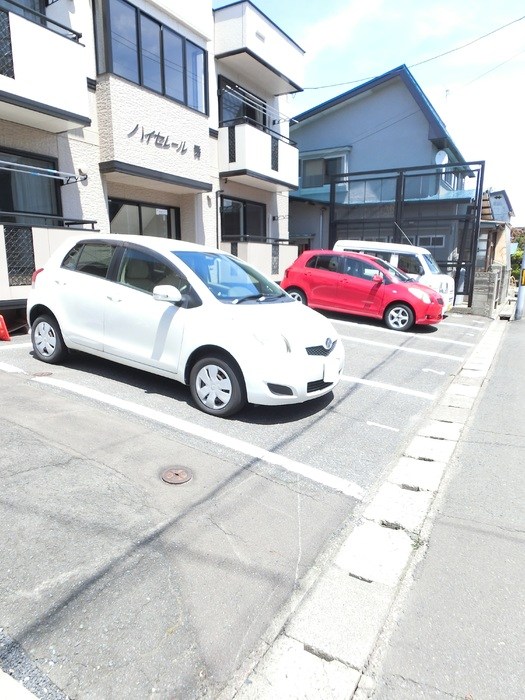 ハイセレール秀 駐車場