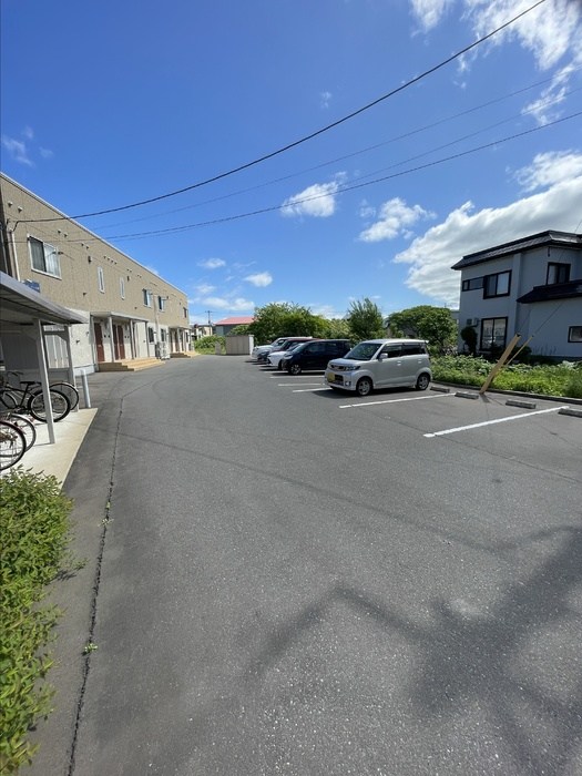 ガーデン小柳 駐車場