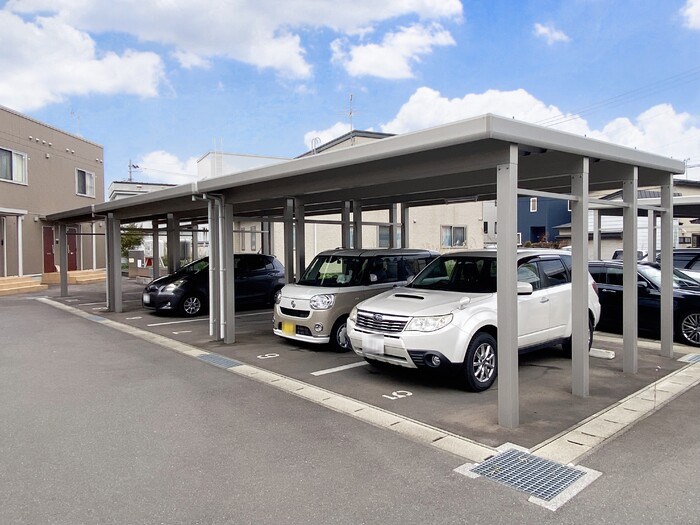 グランドスイート匠五番舘 駐車場