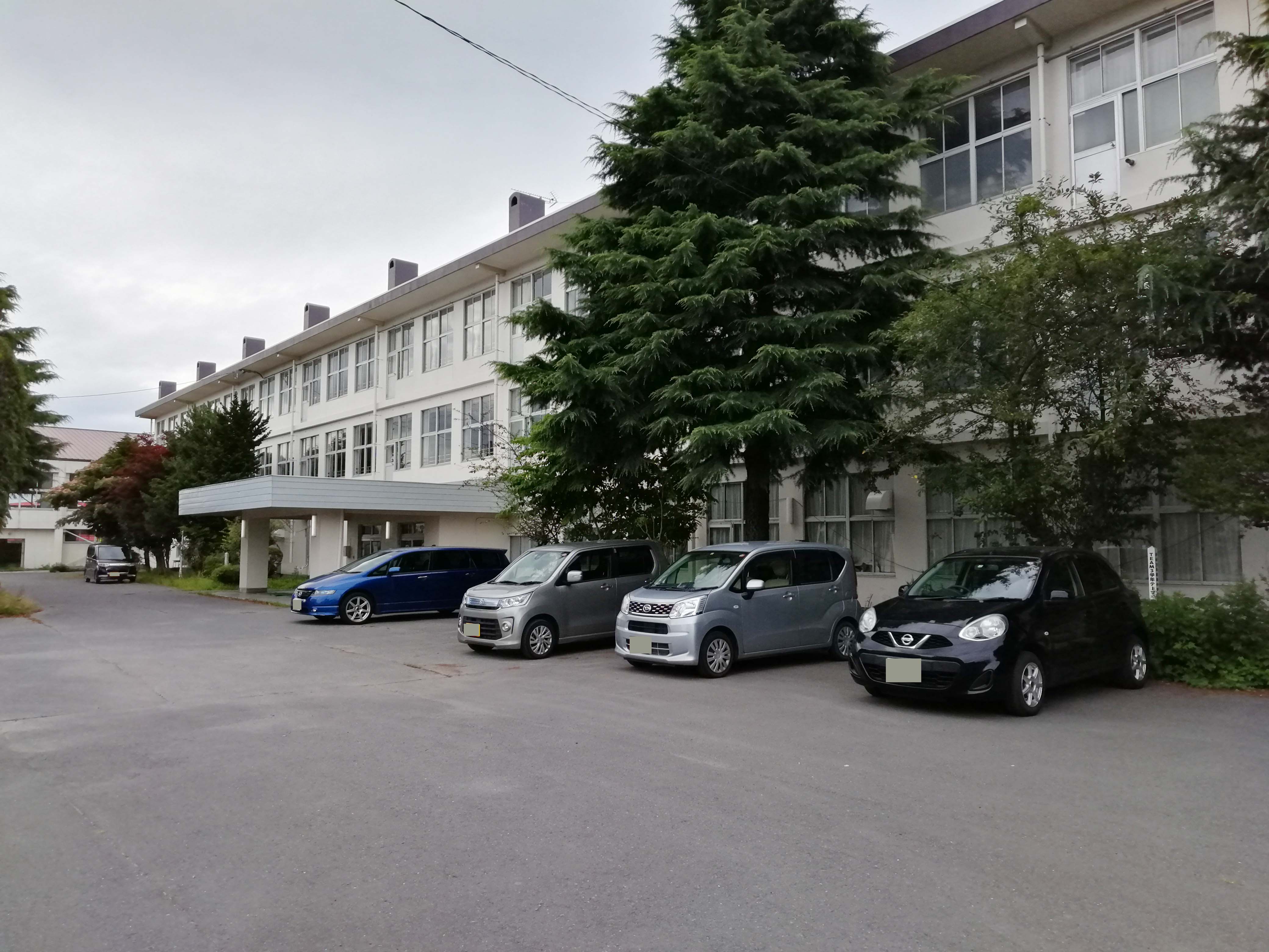 アヴェニール白銀B 中学校
