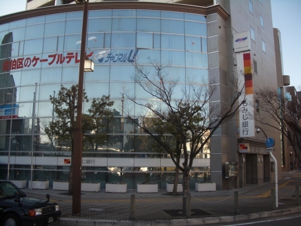 エメラルドシャトー 銀行