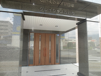 グレイシャス五日市 エントランス