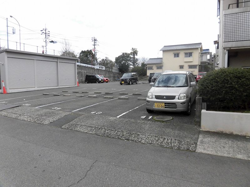 カーサ駅前 駐車場