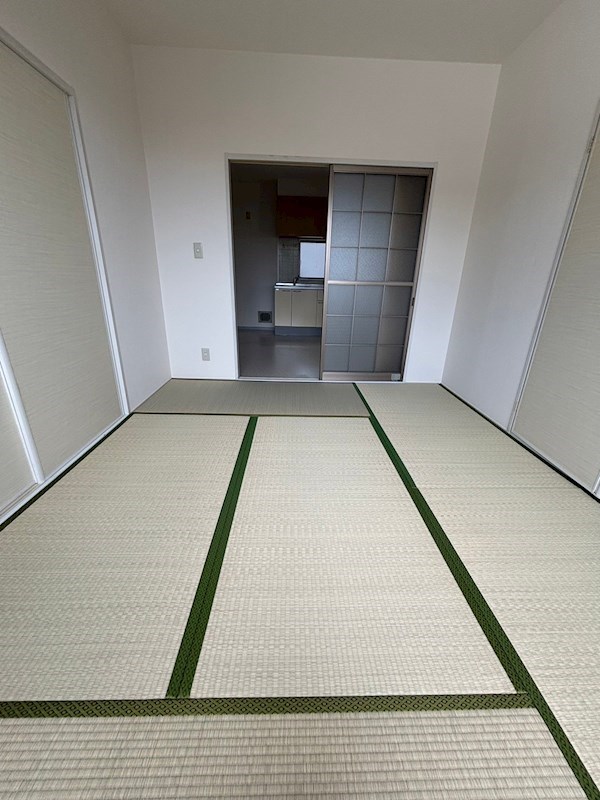 グロリー岡本 その他