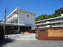 グロリー岡本 小学校