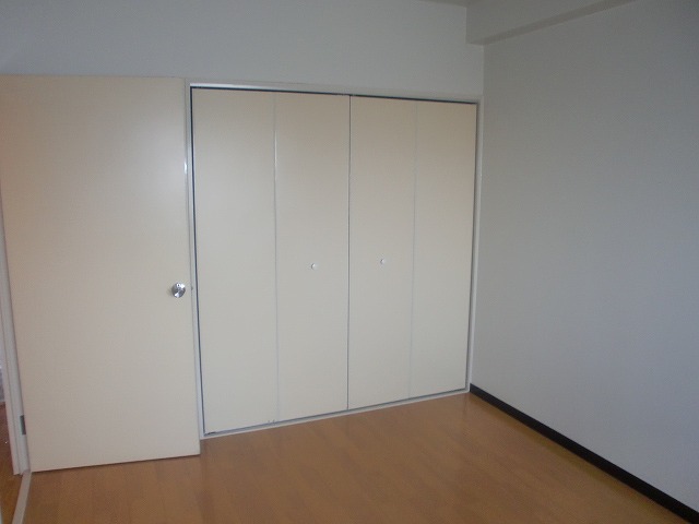 アーバン中央 ベッドルーム
