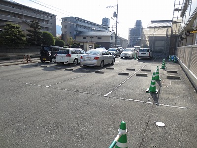 アトラクティブハイム 駐車場