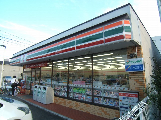 アトラクティブハイム コンビニ