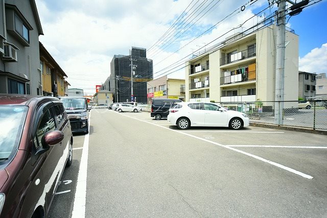 福本マンション 駐車場