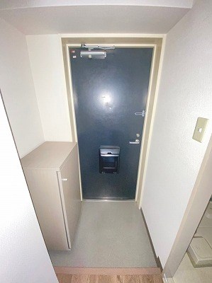 クロスデータビル73 玄関