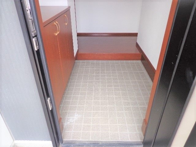 カタヤマC館 玄関