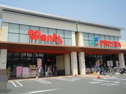 ヴィラ楽々園 ドラッグストア