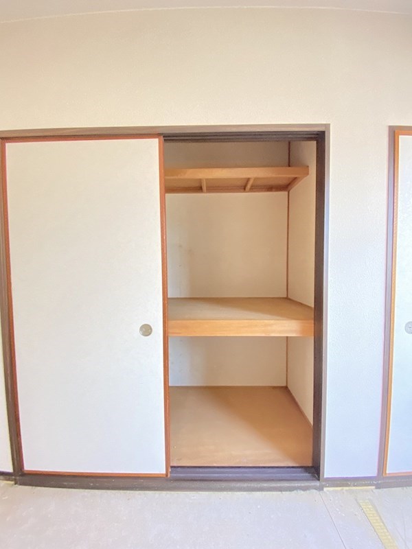 クレセンド楽々園　A棟  収納