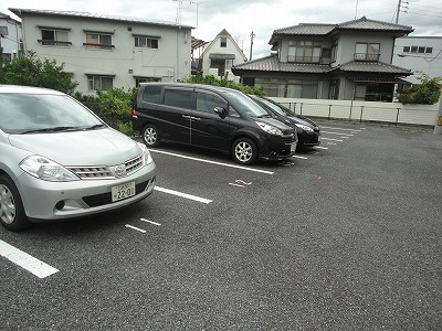 アセーラA館 駐車場