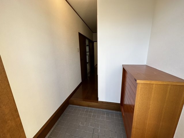 板藤己斐上貸家 玄関