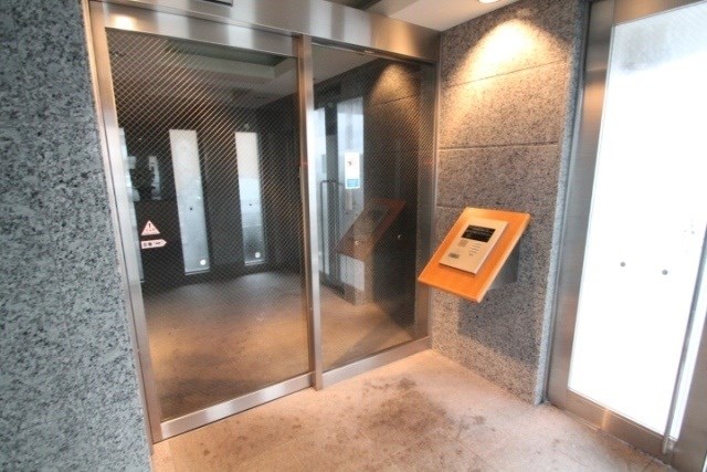 ウイングビル 玄関