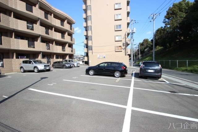 ウイングビル 駐車場