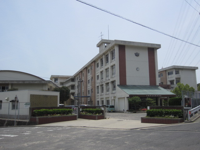 広島県広島市西区草津東３丁目 中学校