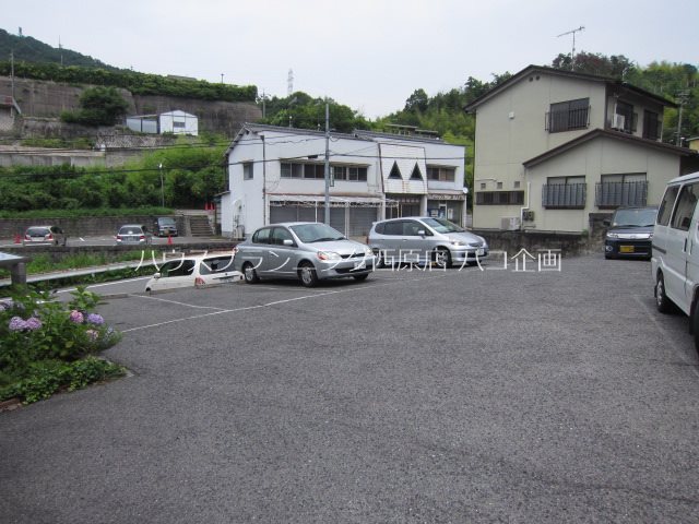 ヴェルデュール己斐 駐車場