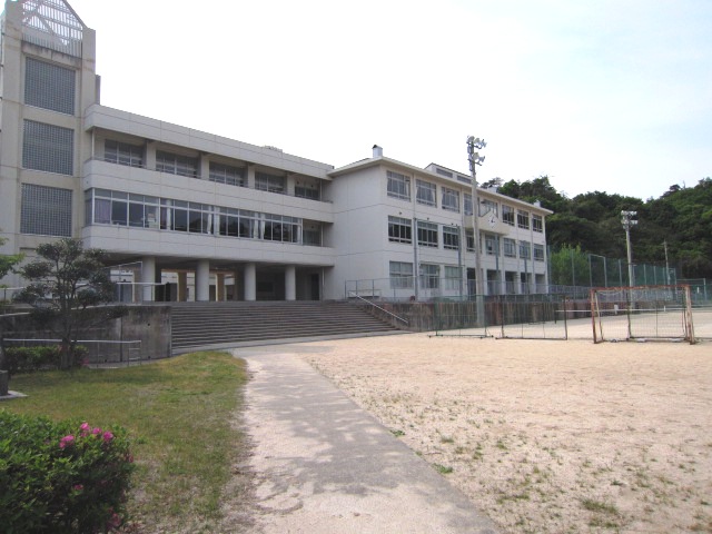 ヴェルデュール己斐 中学校