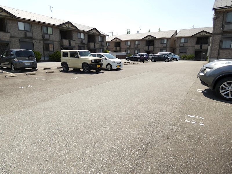 ラ・ピュールメゾン　Ｃ棟　 駐車場