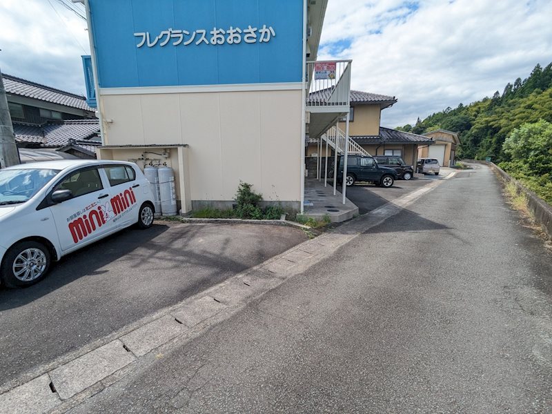 フレグランスおおさか 駐車場