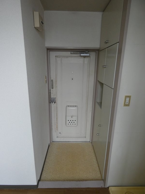 黄治湯マンション 玄関