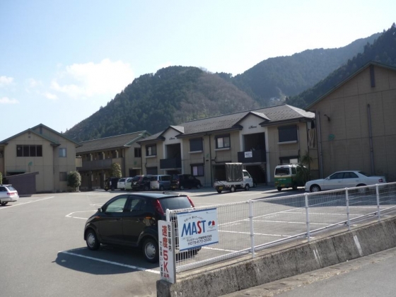 マノワールＣ 駐車場