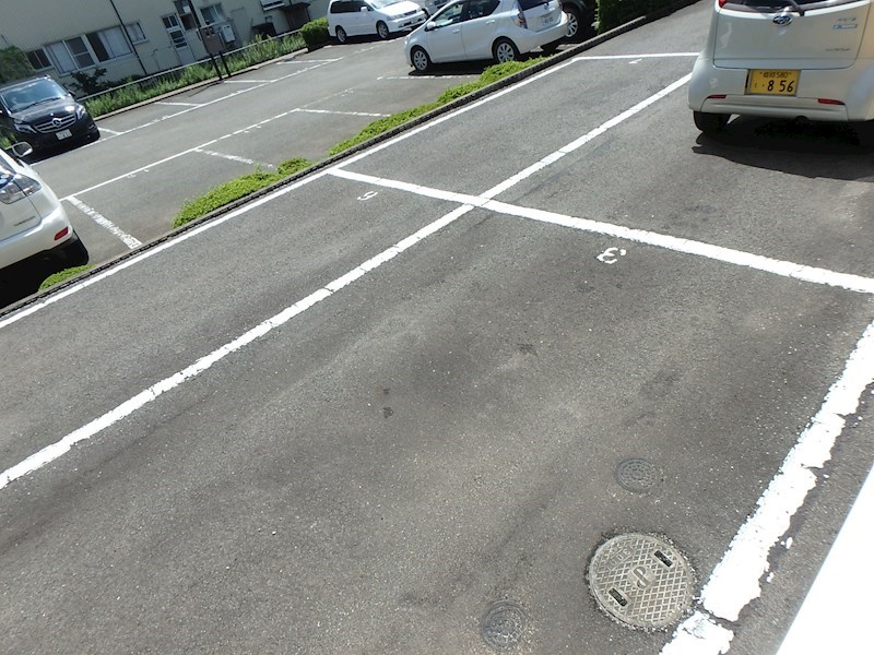 シャーメゾン幸町 駐車場