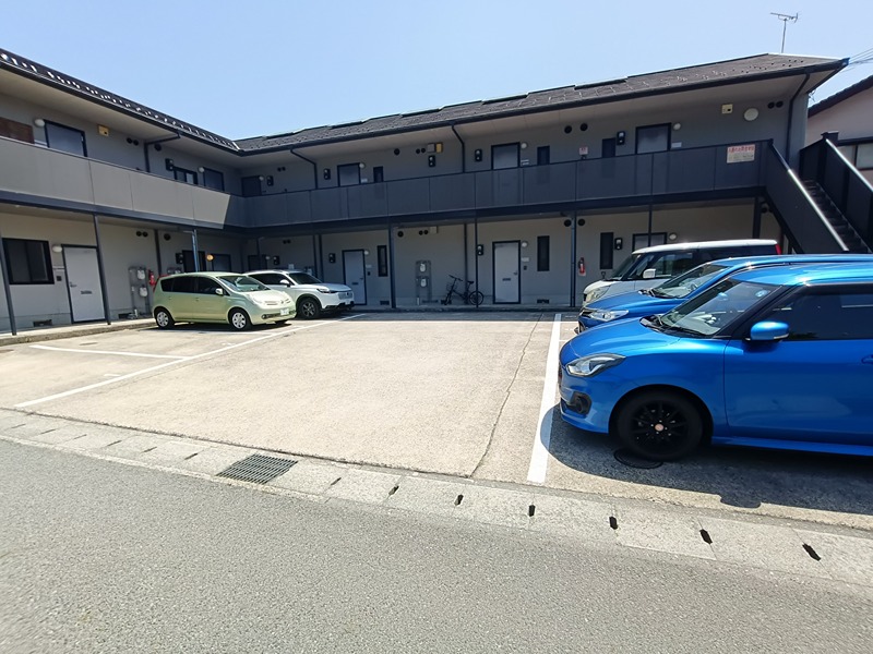 ファミールコーポ高屋　１棟 駐車場