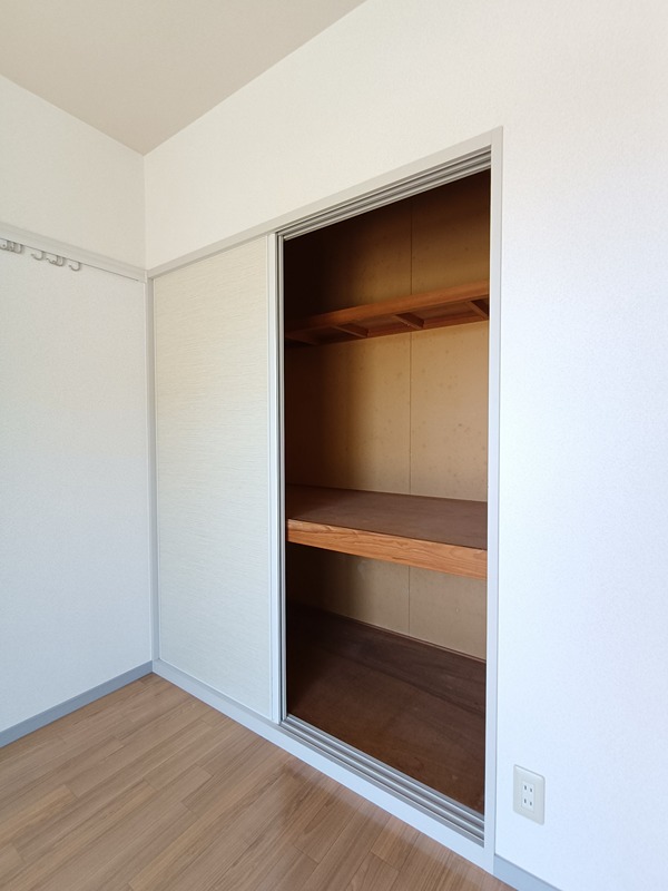 ファミールコーポ高屋　１棟 収納