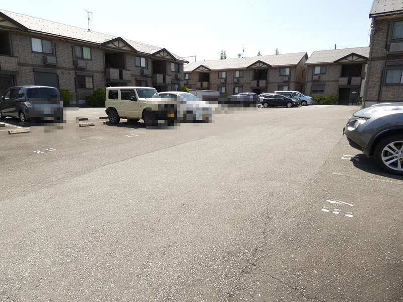 ラ・ピュールメゾン　Ｃ棟　 駐車場