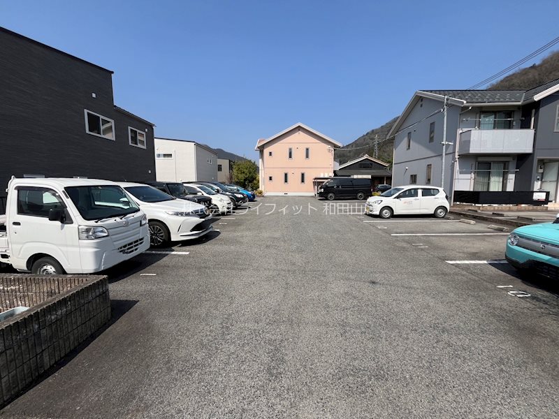 メゾンたまき 駐車場