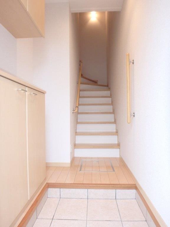 メゾンたまき 玄関