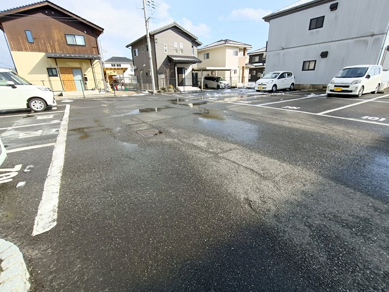 ケンズフォーレス 駐車場