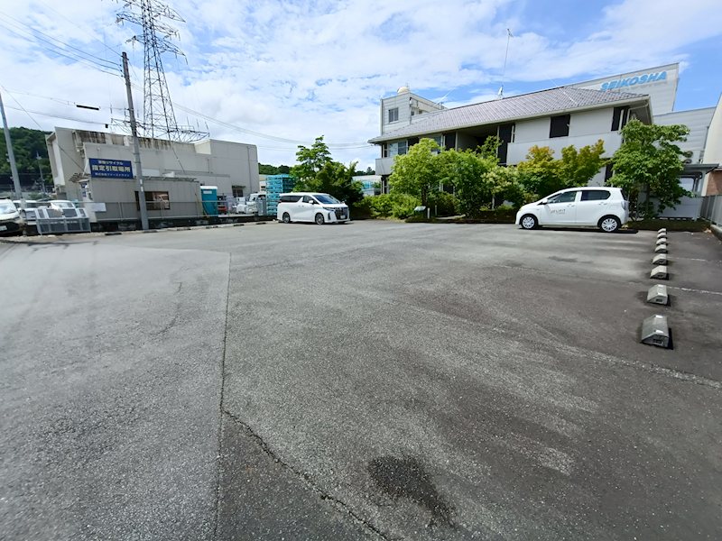 ガーデン憩 駐車場