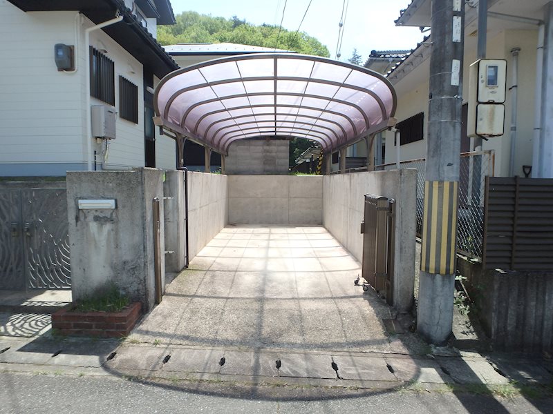 秋葉台4-94　貸家 駐車場