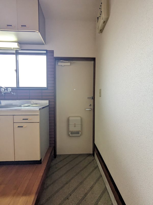 シャトルニュー前田 玄関